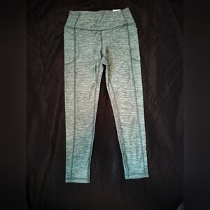 Victoria's secret flow on point 7/8 length leggings new! Green
